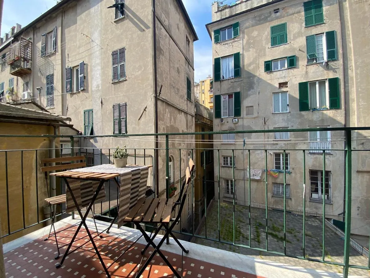 CasaViva- Ampio appartamento nei vicoli di Genova Italia